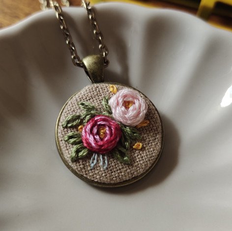 Red Floral on Beige / Hand Embroidered Necklace